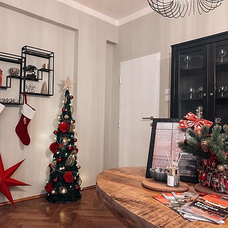 96M2 Of Comfort And Style: 4Bd Apartment In Old Town 브라티슬라바 외부 사진