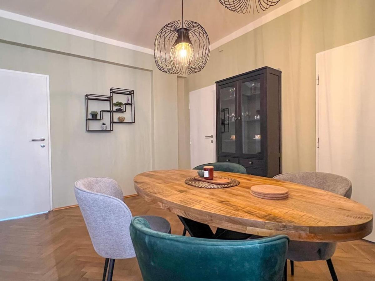 96M2 Of Comfort And Style: 4Bd Apartment In Old Town 브라티슬라바 외부 사진