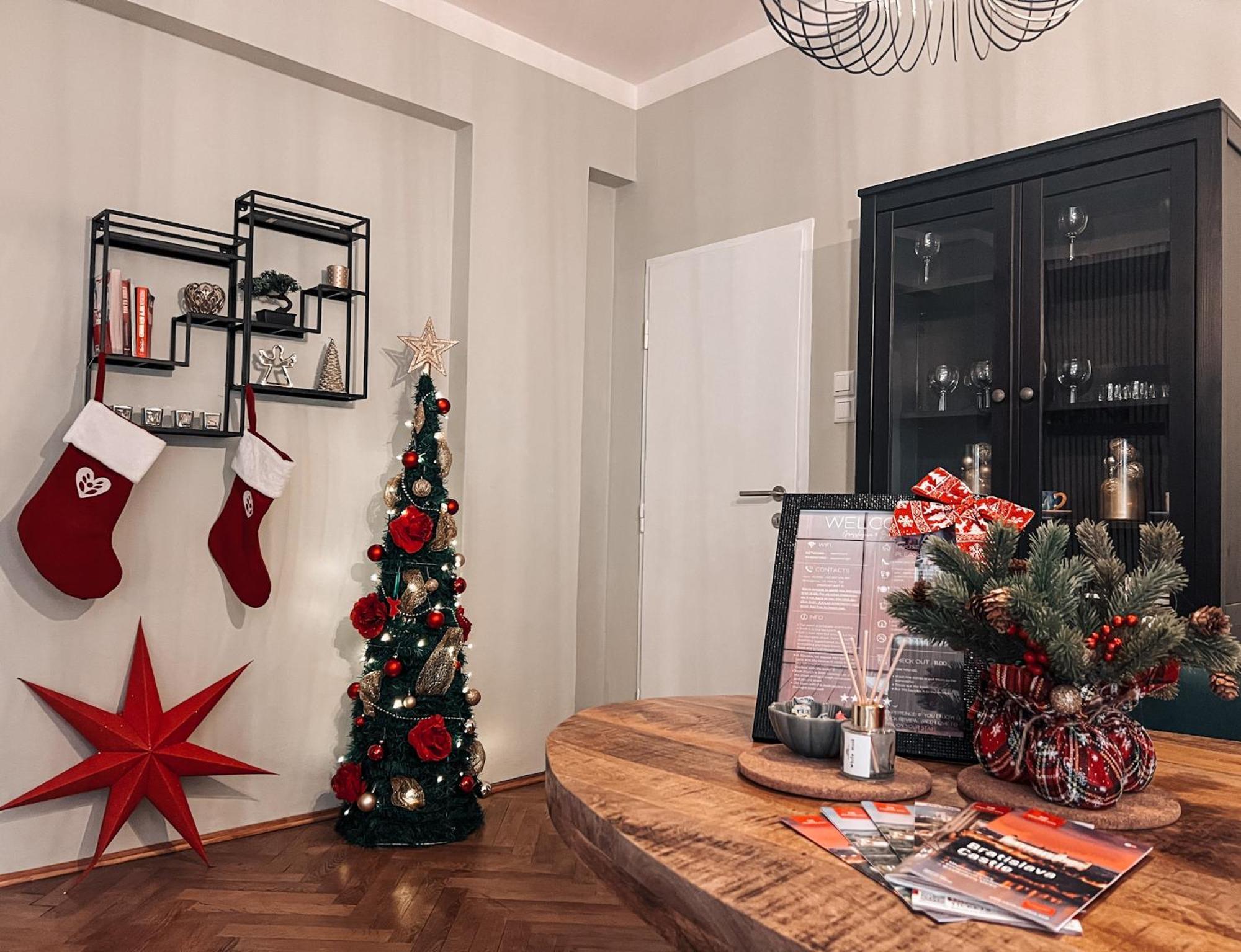 96M2 Of Comfort And Style: 4Bd Apartment In Old Town 브라티슬라바 외부 사진